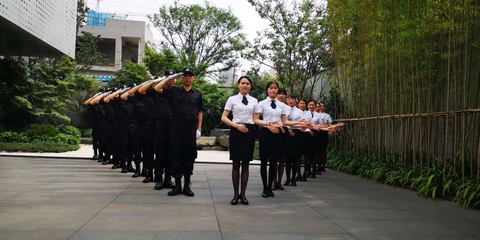 保利物業(yè)服務(wù)股份 引領(lǐng)品質(zhì)生活，鑄就物業(yè)管理新標(biāo)桿